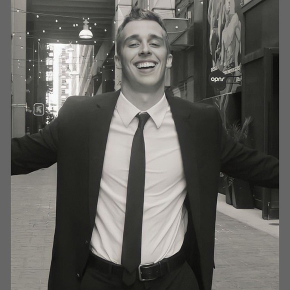 Meet your Posher, Andrew - Picture 1 of 1